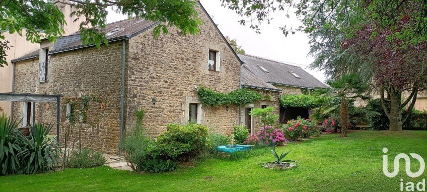 House 6 rooms of 122 m² in Saint-Jean-Brévelay (56660)