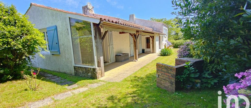 Village house 5 rooms of 130 m² in Grosbreuil (85440)