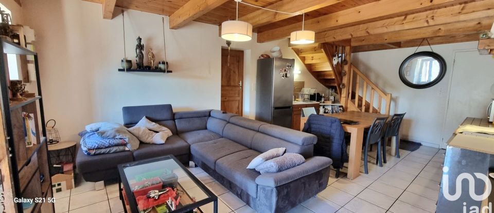 Maison de village 3 pièces de 69 m² à Mazeyrat-d'Allier (43300)