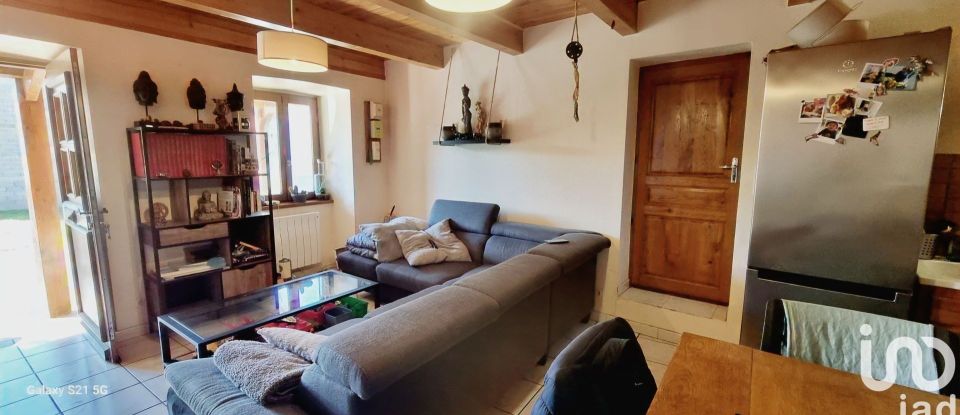 Village house 3 rooms of 69 m² in Mazeyrat-d'Allier (43300)