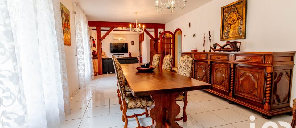 Maison 6 pièces de 193 m² à Saint-Astier (24110)