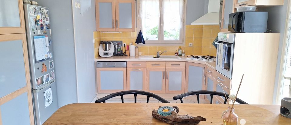 Maison 5 pièces de 86 m² à Marcolès (15220)