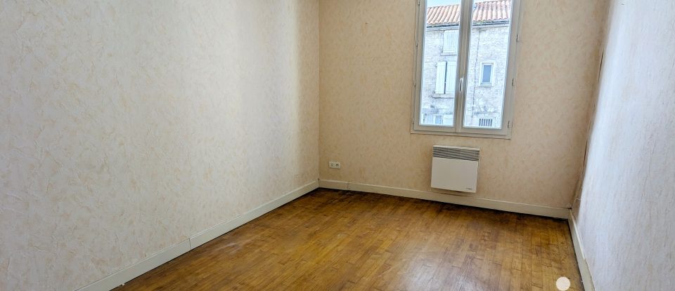 Maison 4 pièces de 92 m² à Gond-Pontouvre (16160)