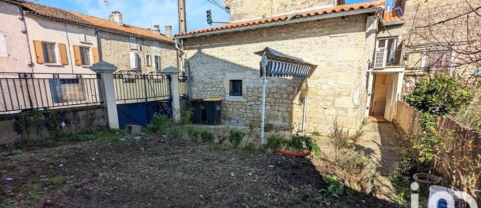 Maison 4 pièces de 92 m² à Gond-Pontouvre (16160)