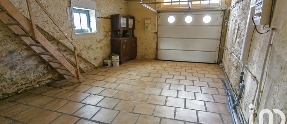 Maison 4 pièces de 92 m² à Gond-Pontouvre (16160)