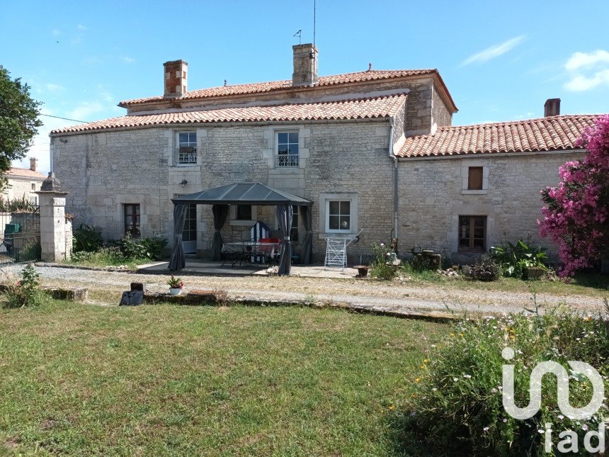 Maison de campagne 10 pièces de 245 m² à Nieul-sur-l'Autise (85240)