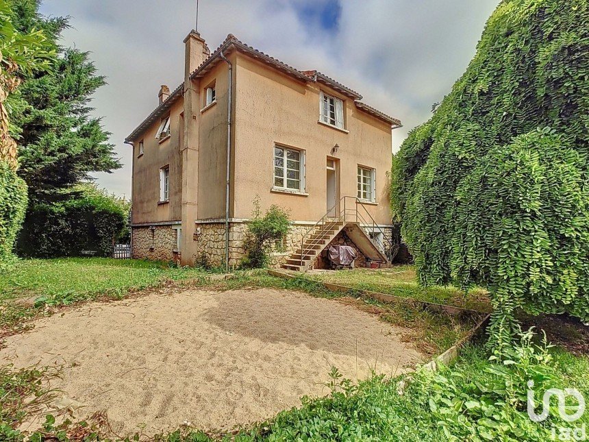 Maison 9 pièces de 206 m² à Vivonne (86370)