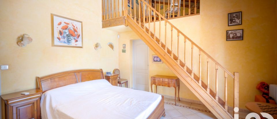 Traditional house 5 rooms of 147 m² in Eyguières (13430)