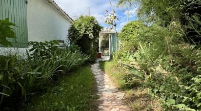 Longere 8 rooms of 135 m² in Dompierre-sur-Mer (17139)