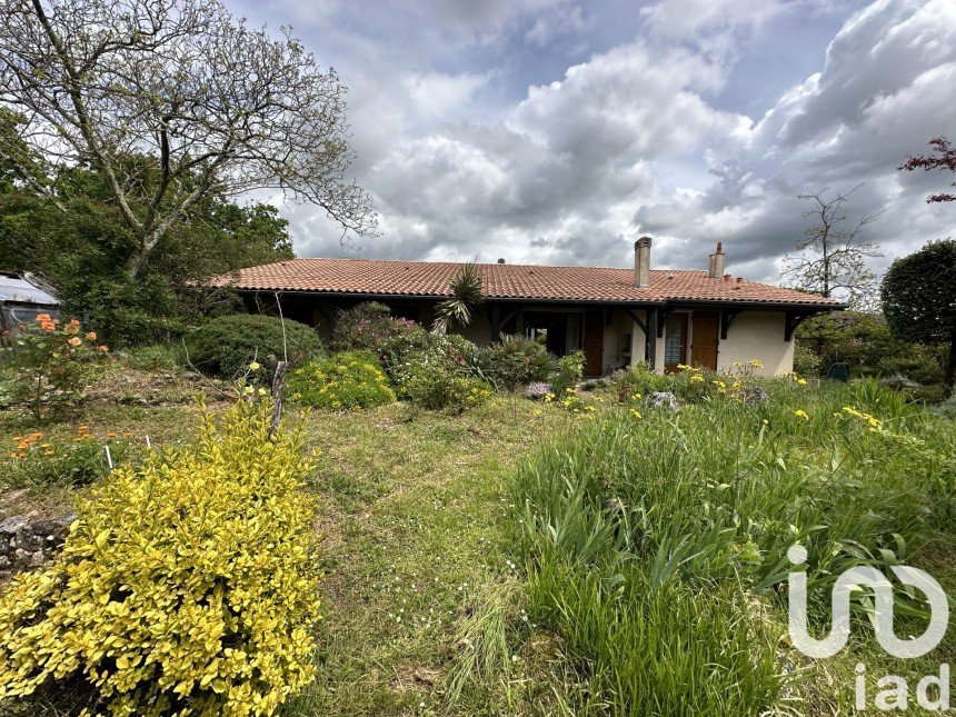 Maison traditionnelle 5 pièces de 135 m² à Bassens (33530)