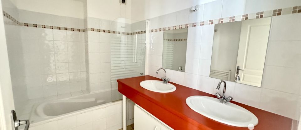 Apartment 2 rooms of 46 m² in Sainte-Cécile-les-Vignes (84290)