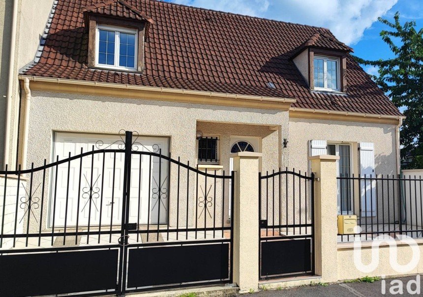 House 4 rooms of 107 m² in Sevran (93270)