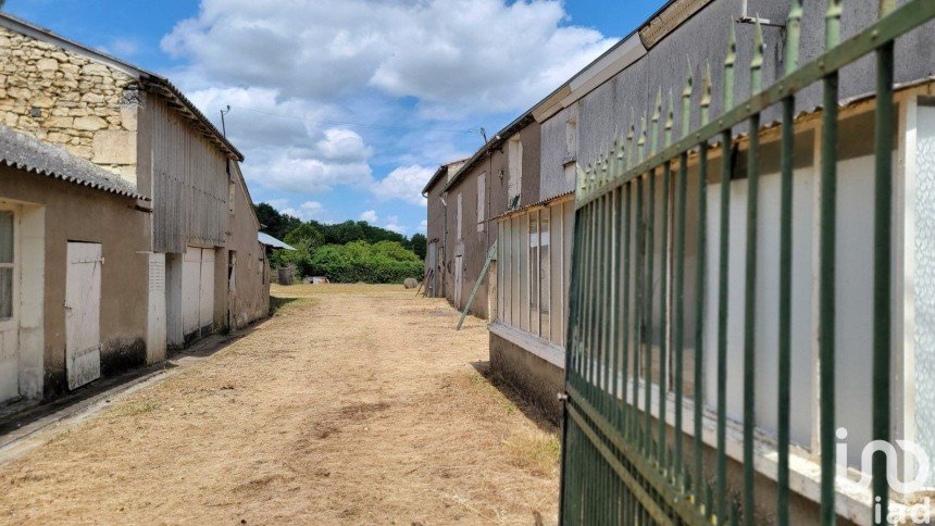 Longère 4 pièces de 75 m² à Montreuil-Bellay (49260)