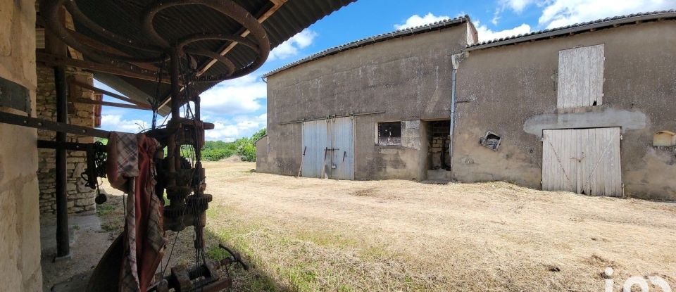 Longère 4 pièces de 75 m² à Montreuil-Bellay (49260)