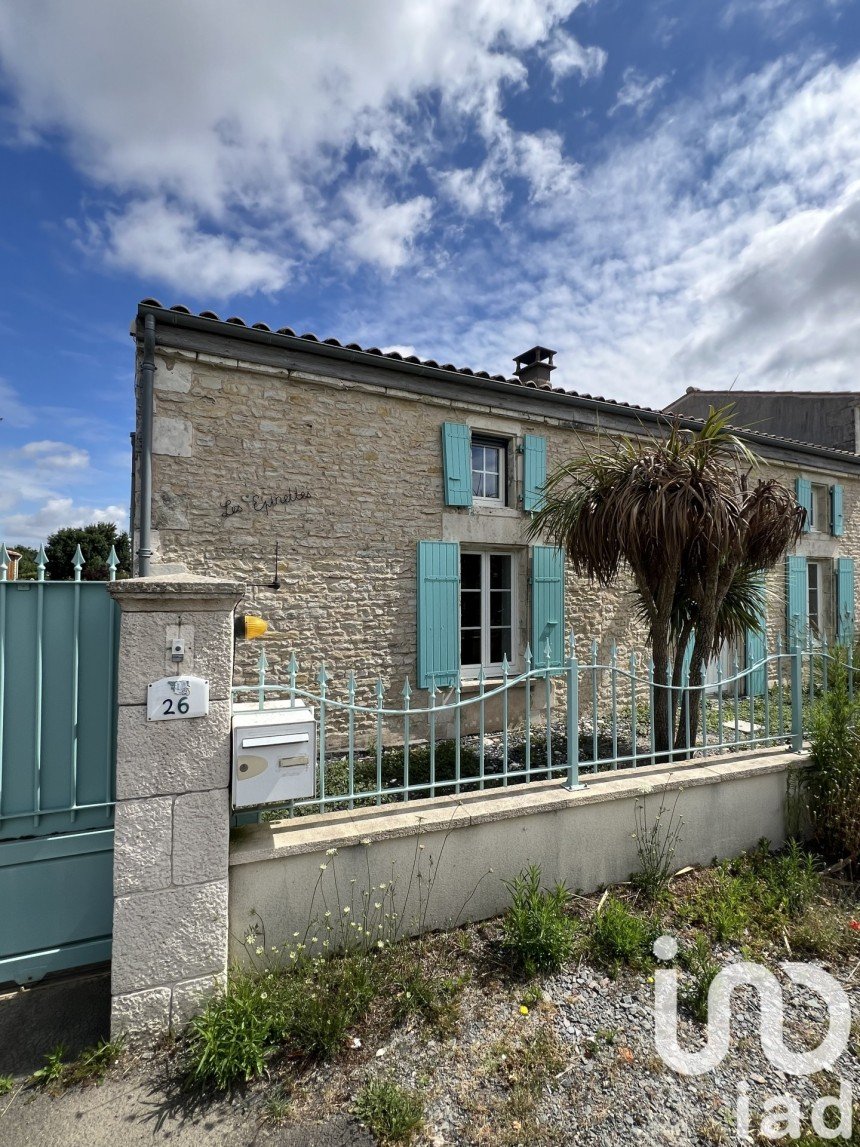 Maison traditionnelle 7 pièces de 188 m² à Saint-Jean-de-Liversay (17170)