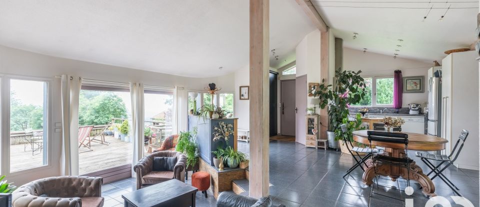 Châlet 6 pièces de 140 m² à Le Bessat (42660)