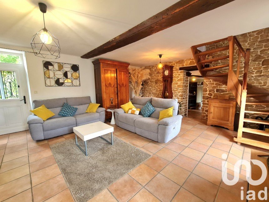 Country house 7 rooms of 135 m² in Ambrières-les-Vallées (53300)