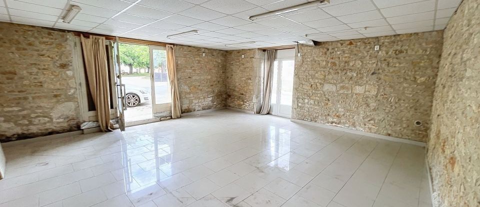 Building in Beaulieu-sur-Sonnette (16450) of 218 m²