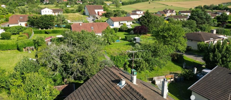 Maison traditionnelle 8 pièces de 164 m² à Saint-Amour (39160)