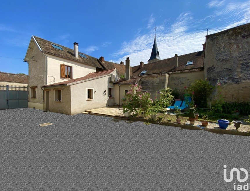 House 4 rooms of 94 m² in Tousson (77123)