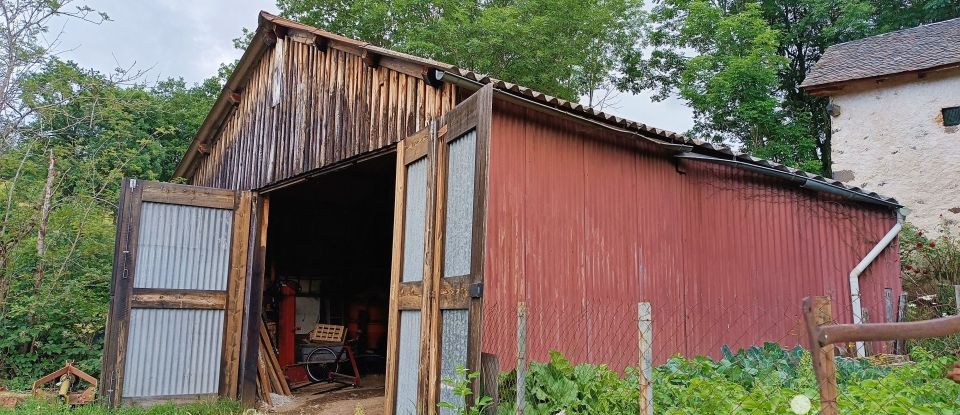 Traditional house 7 rooms of 113 m² in Lorcières (15320)