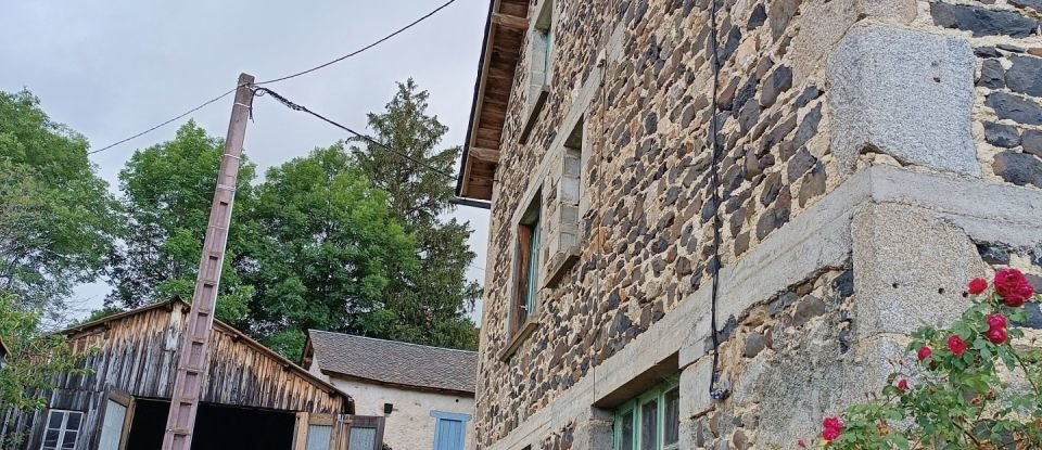 Traditional house 7 rooms of 113 m² in Lorcières (15320)