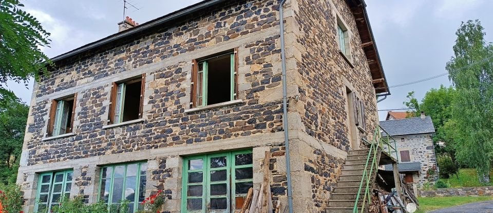 Traditional house 7 rooms of 113 m² in Lorcières (15320)