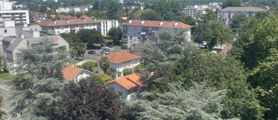 Apartment 4 rooms of 81 m² in Pau (64000)