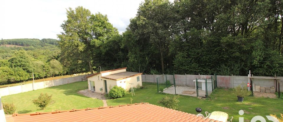 Maison de village 6 pièces de 127 m² à Saint-Moreil (23400)