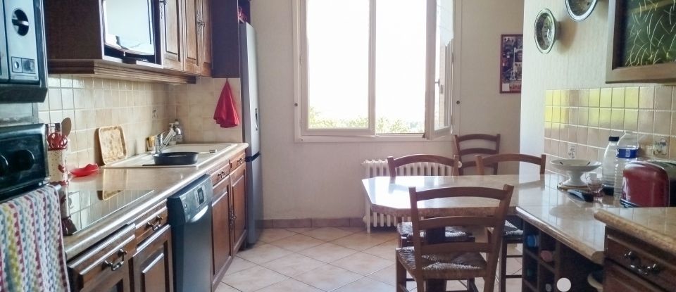 House 4 rooms of 122 m² in Montluçon (03100)