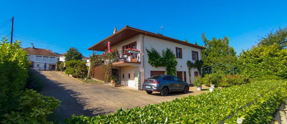 House 4 rooms of 122 m² in Montluçon (03100)