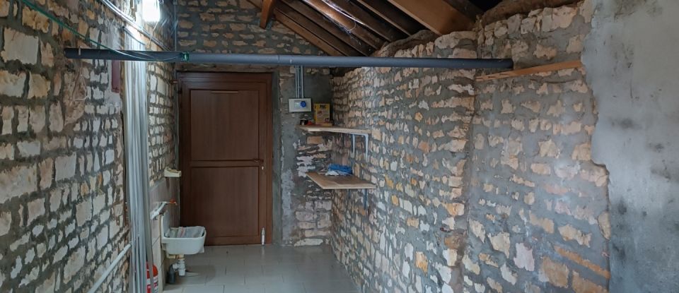 Traditional house 3 rooms of 77 m² in Vouillon (36100)