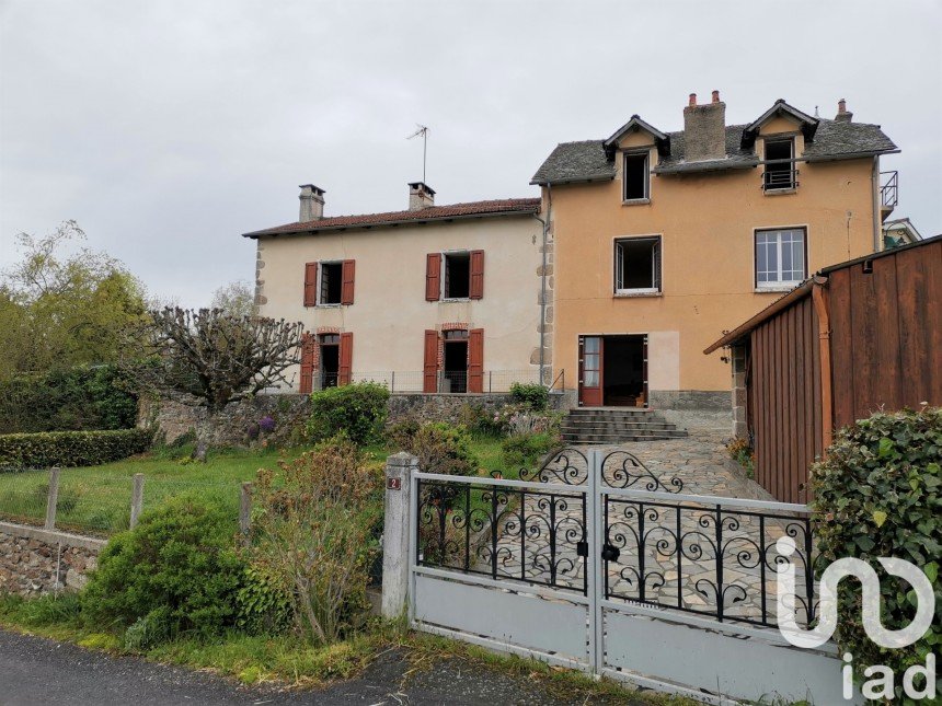 House 9 rooms of 188 m² in Vitrac (15220)