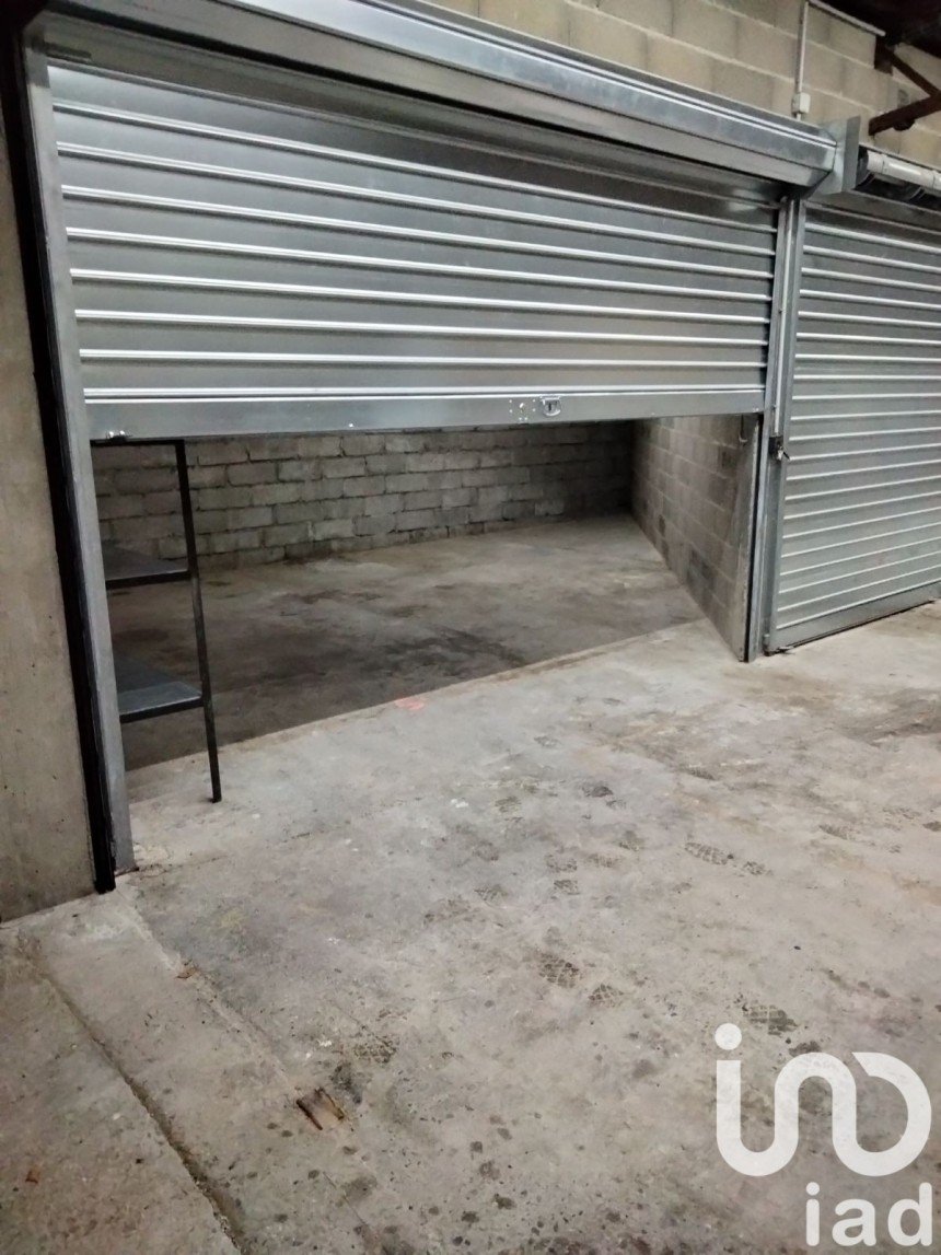 Parking of 322 m² in Beaucaire (30300)