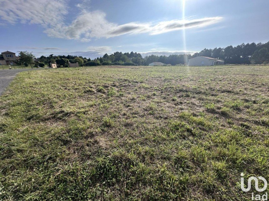 Land of 2,200 m² in Bourgnac (24400)