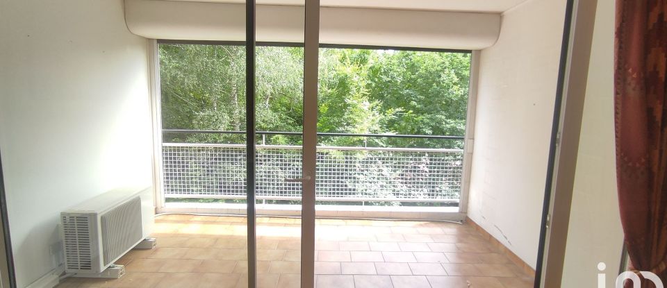 Appartement 6 pièces de 120 m² à Vaux-le-Pénil (77000)