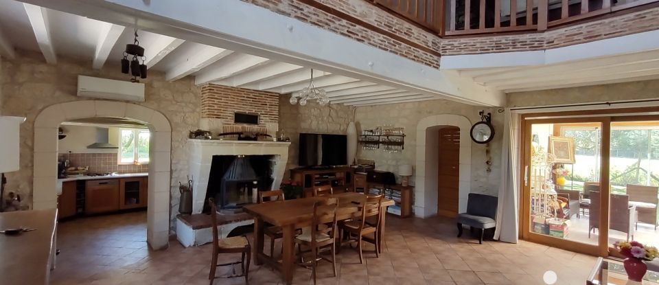 House 5 rooms of 140 m² in Veuil (36600)