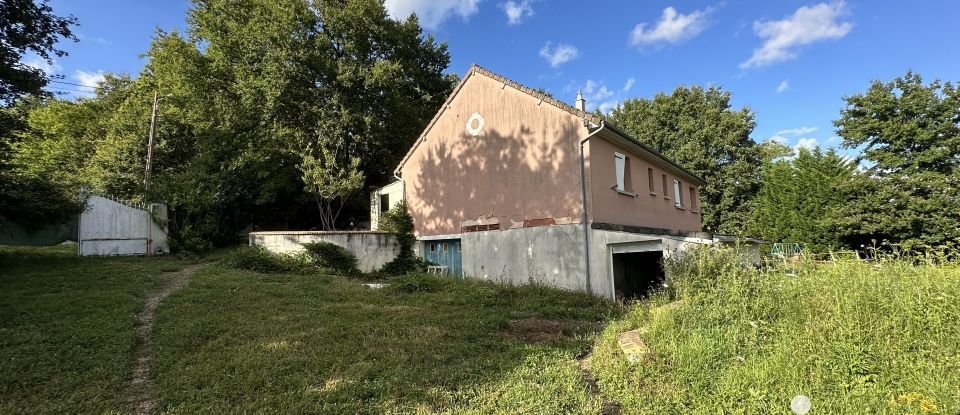 House 4 rooms of 101 m² in Vierzon (18100)