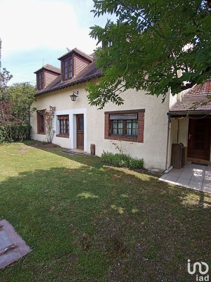 House 5 rooms of 98 m² in Belleville-sur-Loire (18240)