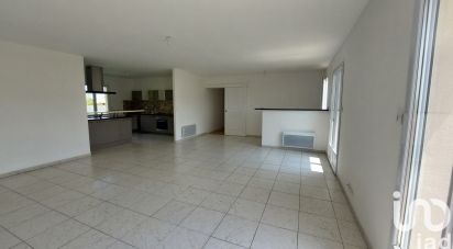 Maison 4 pièces de 108 m² à Saint-Pey-de-Castets (33350)