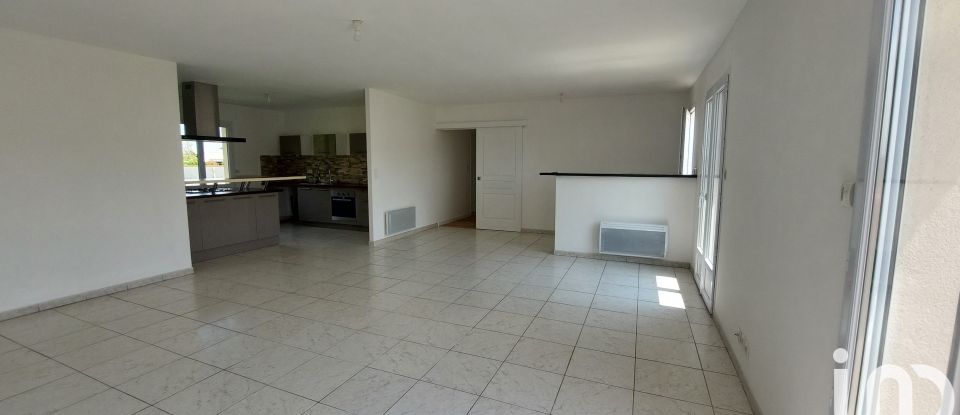 Maison 4 pièces de 108 m² à Saint-Pey-de-Castets (33350)