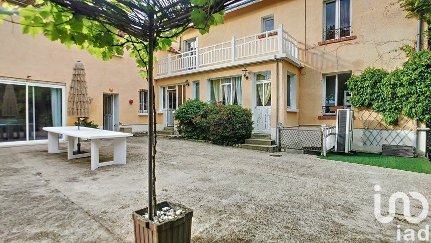 Maison traditionnelle 12 pièces de 240 m² à Ousson-sur-Loire (45250)