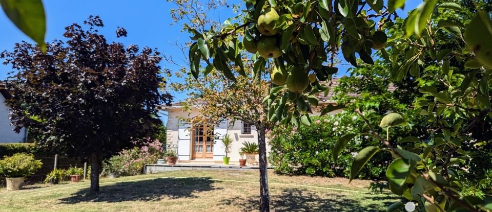 Traditional house 4 rooms of 148 m² in Saint-Seurin-sur-l'Isle (33660)