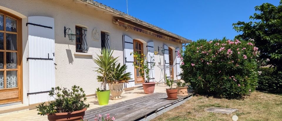 Traditional house 4 rooms of 148 m² in Saint-Seurin-sur-l'Isle (33660)