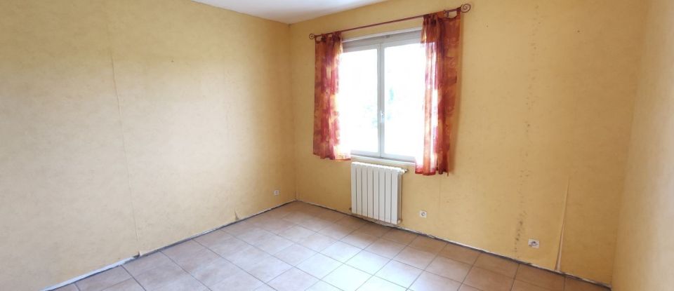 House 4 rooms of 81 m² in Queaux (86150)