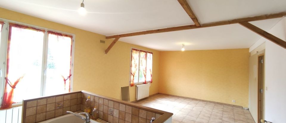 House 4 rooms of 81 m² in Queaux (86150)