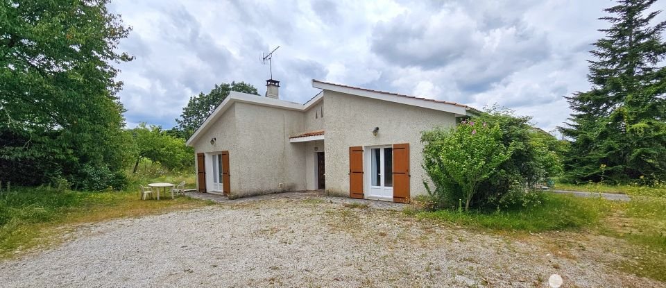 Maison de village 4 pièces de 105 m² à Bouëx (16410)