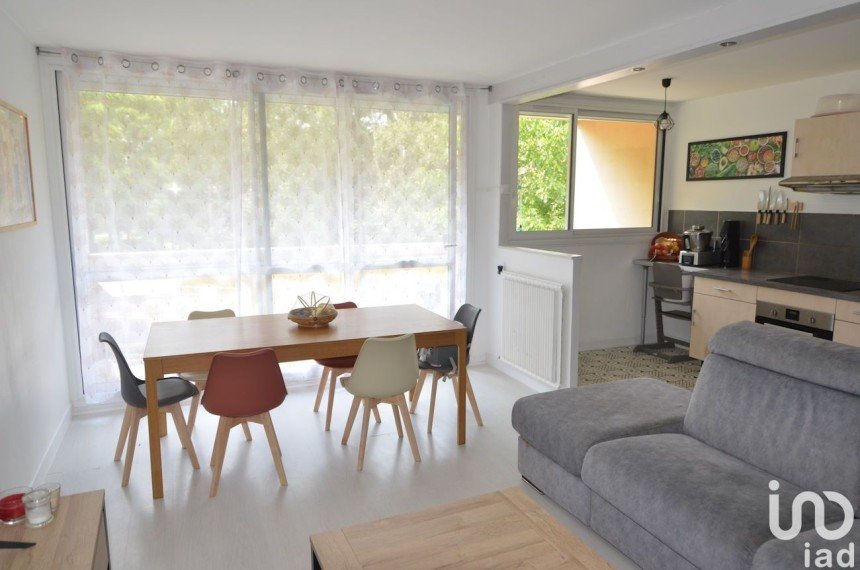 Apartment 3 rooms of 76 m² in Maurepas (78310)