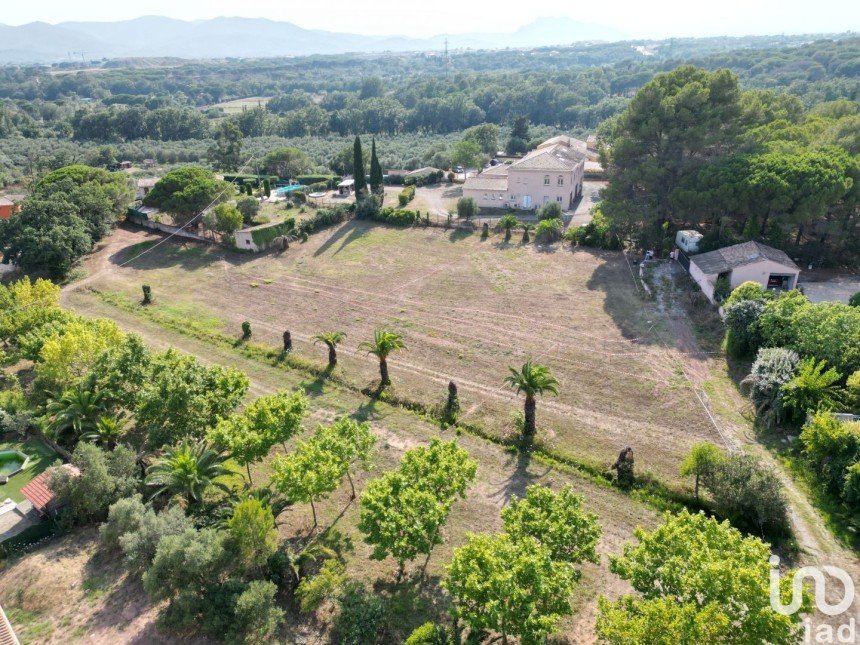 Terrain de 1 209 m² à Fréjus (83600)