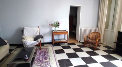Maison traditionnelle 8 pièces de 198 m² à Saint-Germain-du-Puch (33750)